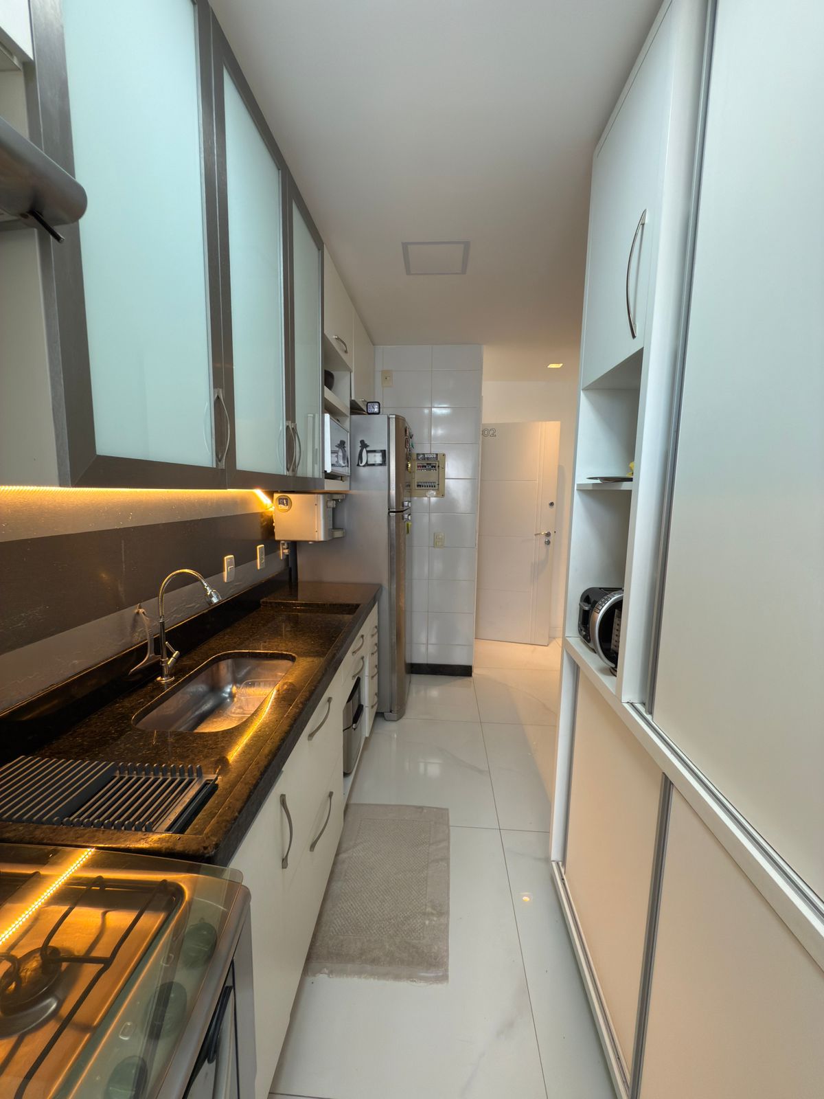 Vendo apto em Itapuã – 2 quartos (1 suíte), 75m², a 1 quadra do mar