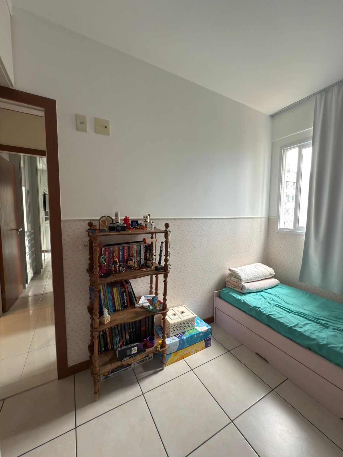 Vendo apto em Itapuã – 2 quartos (1 suíte), 75m², a 1 quadra do mar