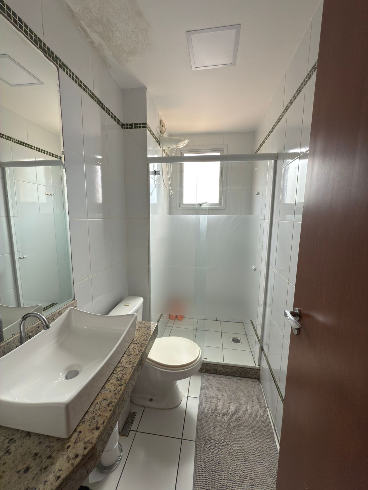 Vendo apto em Itapuã – 2 quartos (1 suíte), 75m², a 1 quadra do mar