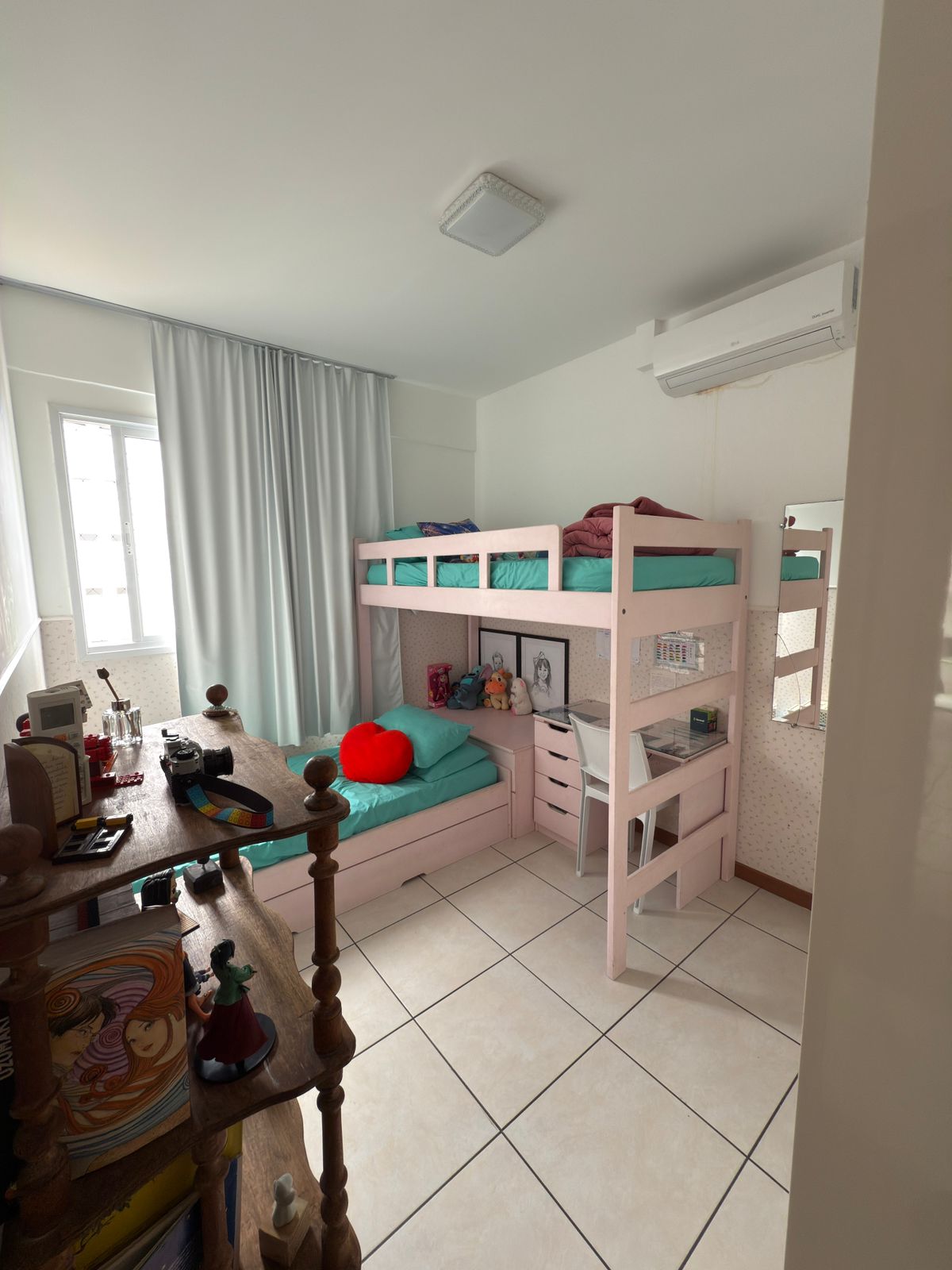 Vendo apto em Itapuã – 2 quartos (1 suíte), 75m², a 1 quadra do mar