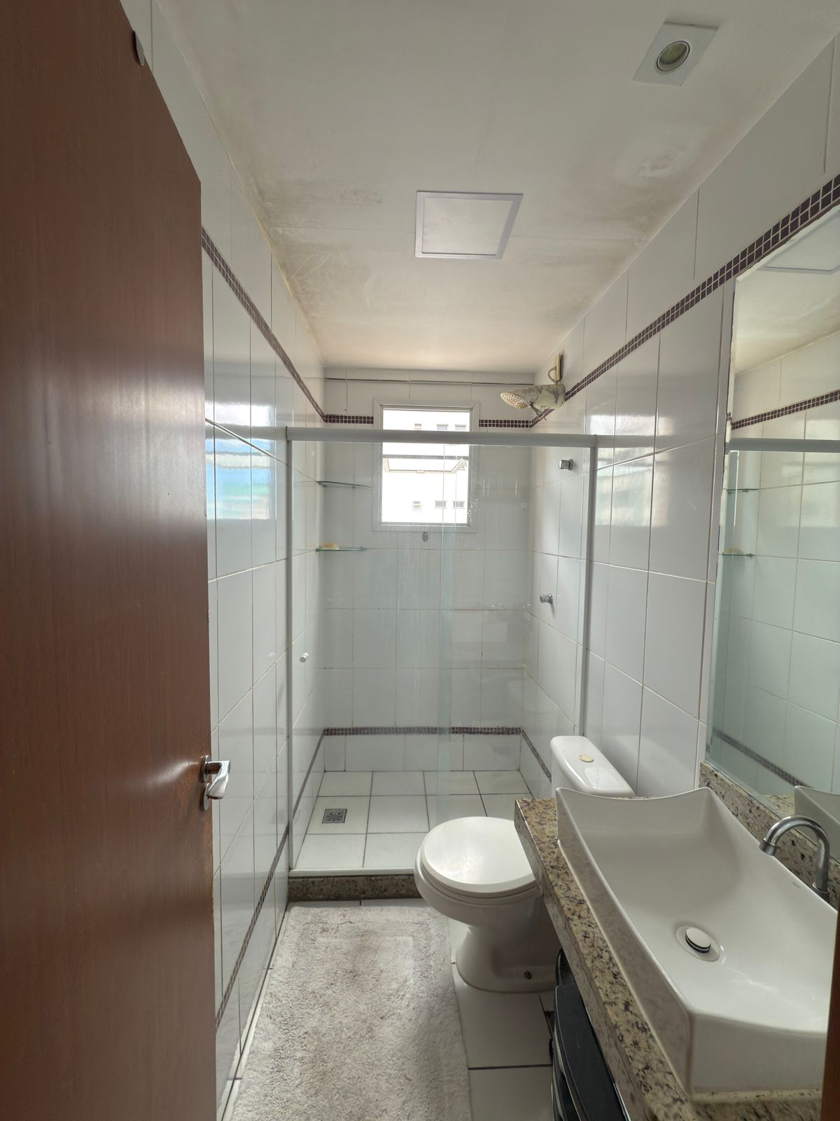 Vendo apto em Itapuã – 2 quartos (1 suíte), 75m², a 1 quadra do mar
