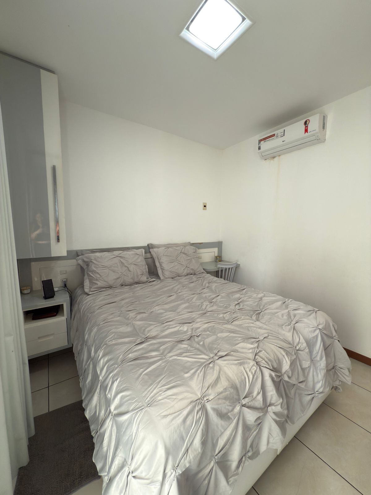 Vendo apto em Itapuã – 2 quartos (1 suíte), 75m², a 1 quadra do mar