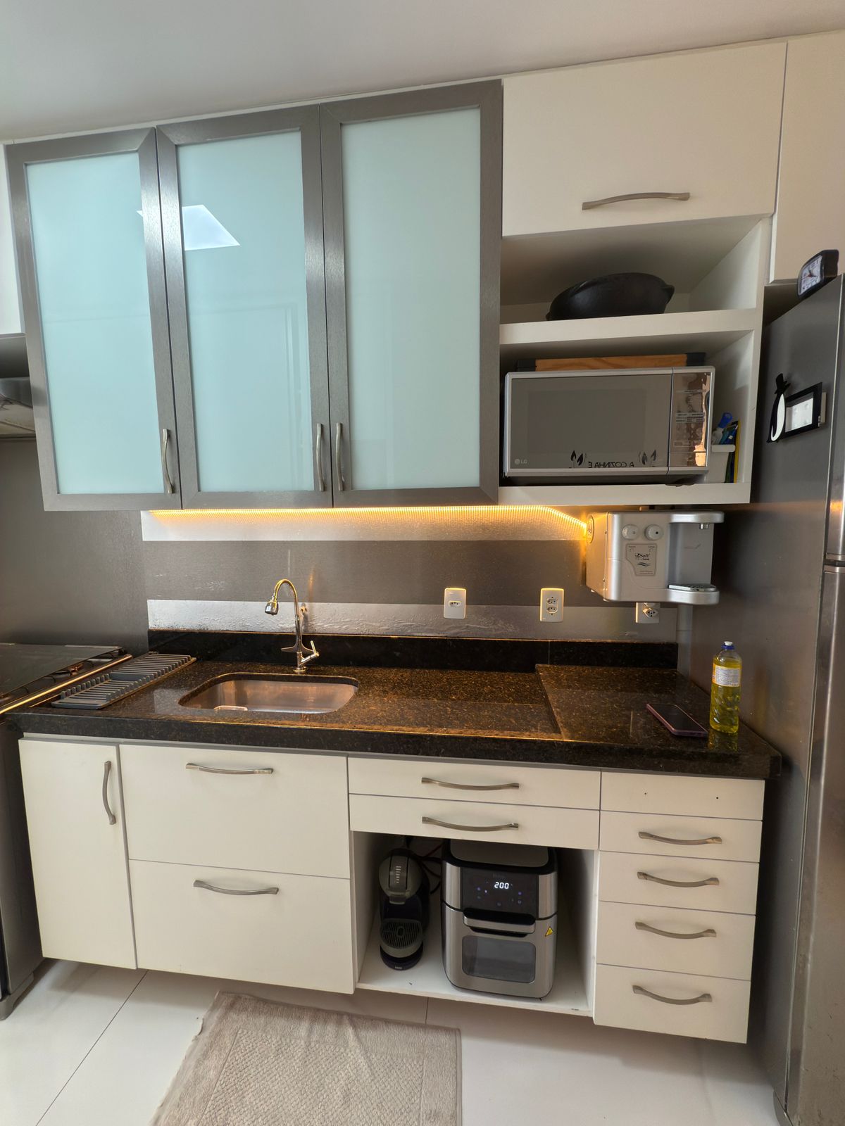 Vendo apto em Itapuã – 2 quartos (1 suíte), 75m², a 1 quadra do mar