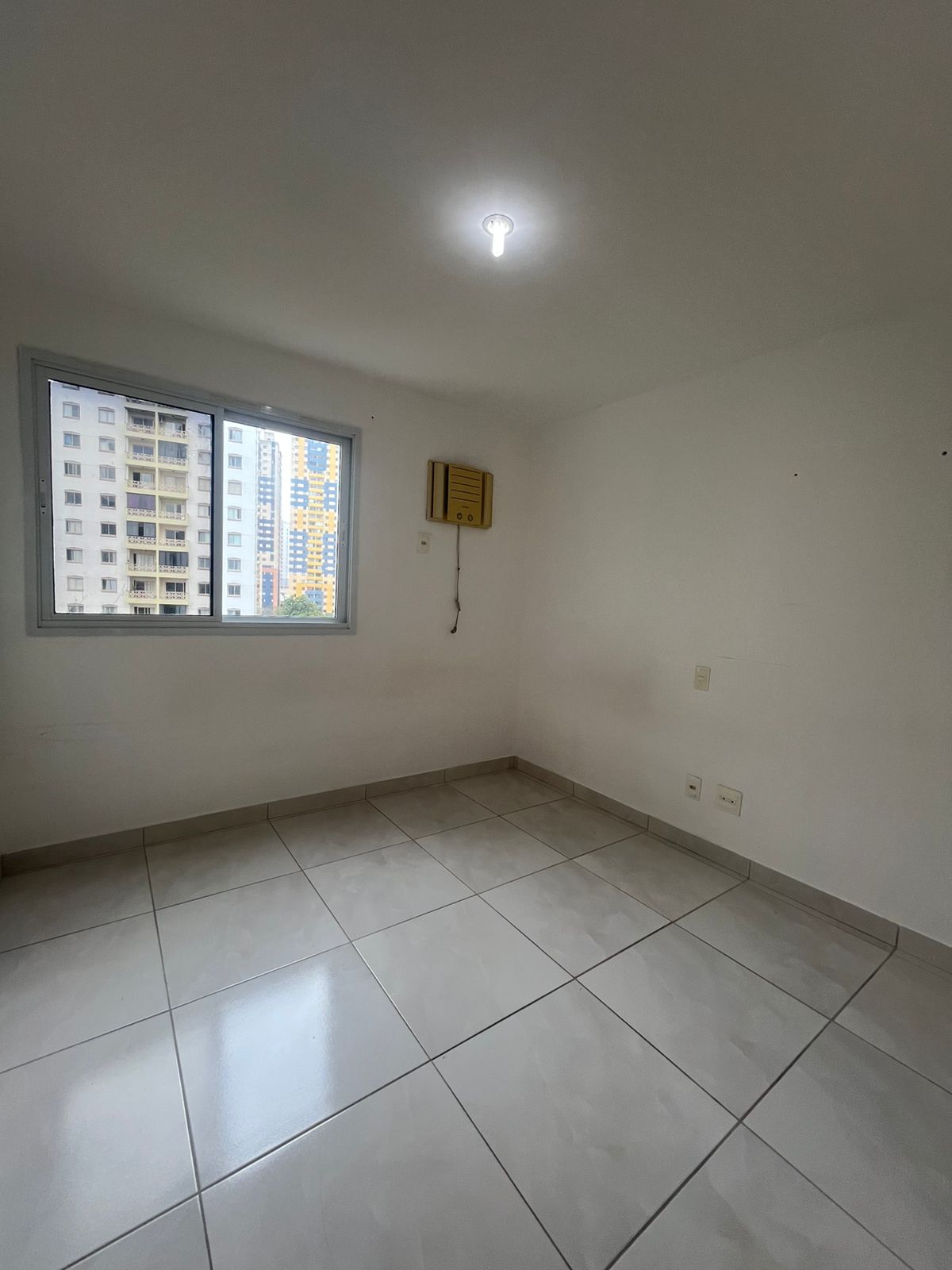 Apartamento 2 Quartos com Suíte.