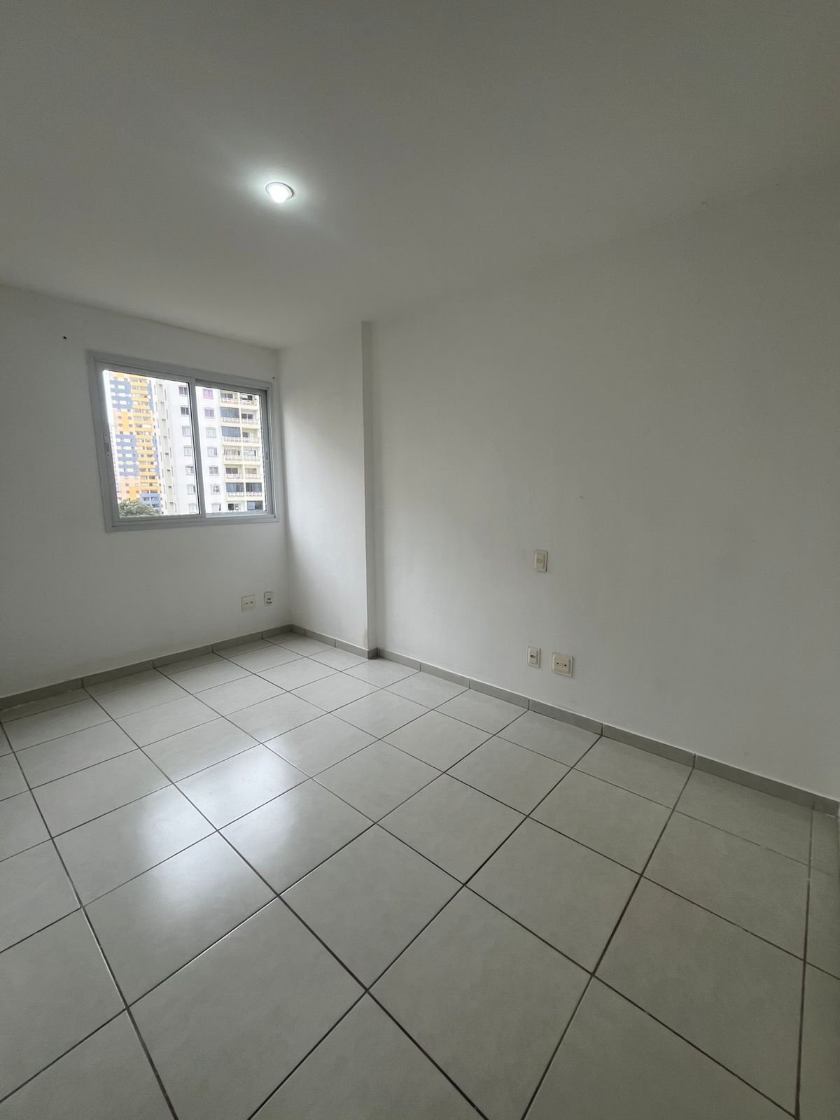 Apartamento 2 Quartos com Suíte.