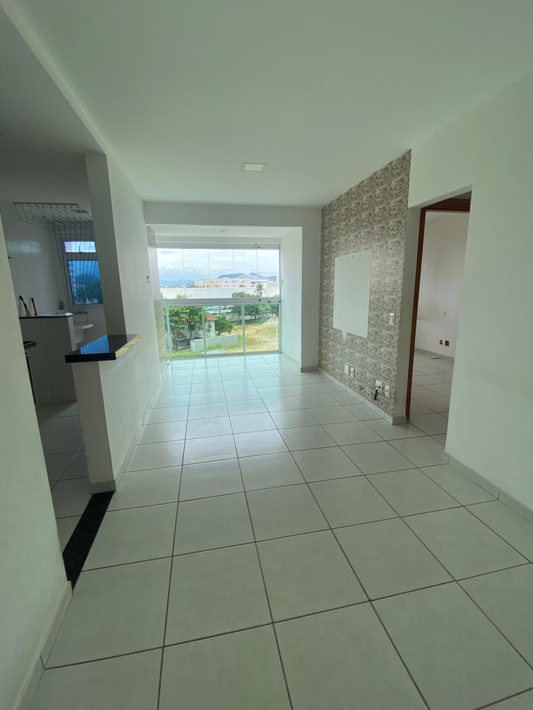 Apartamento 2 Quartos com Suíte.