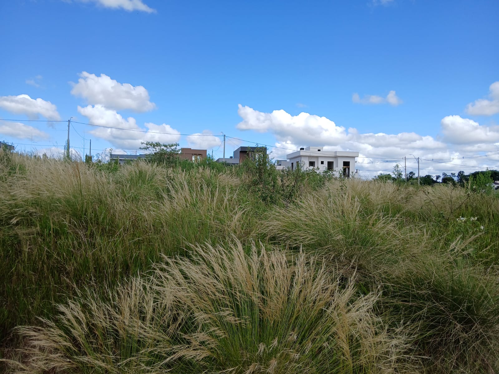 TE 1514 - Vende terreno 378 m2, no Reserva das Missões. Escriturado, excelente posição solar.