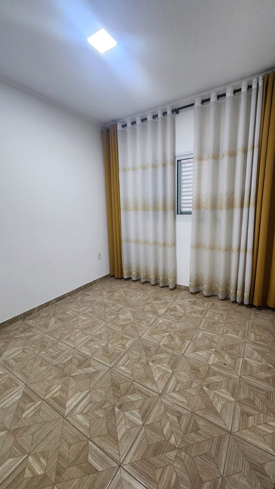 Sobrado próximo do Trólebus !!!