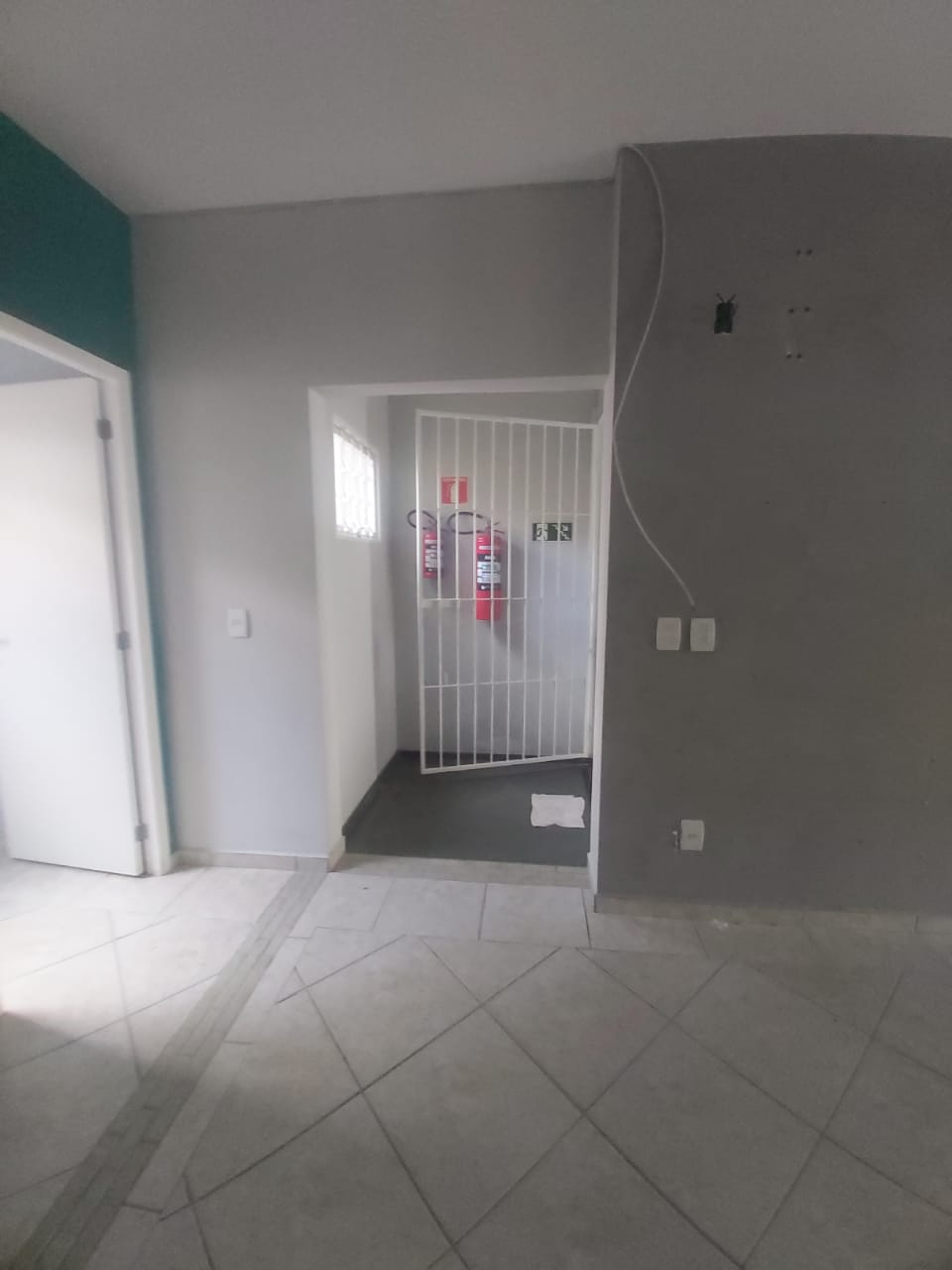 LOCAÇÃO / SALA COMERCIAL