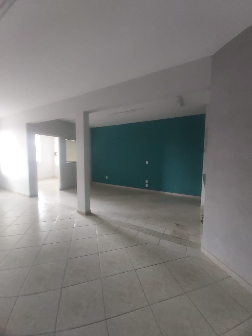 LOCAÇÃO / SALA COMERCIAL