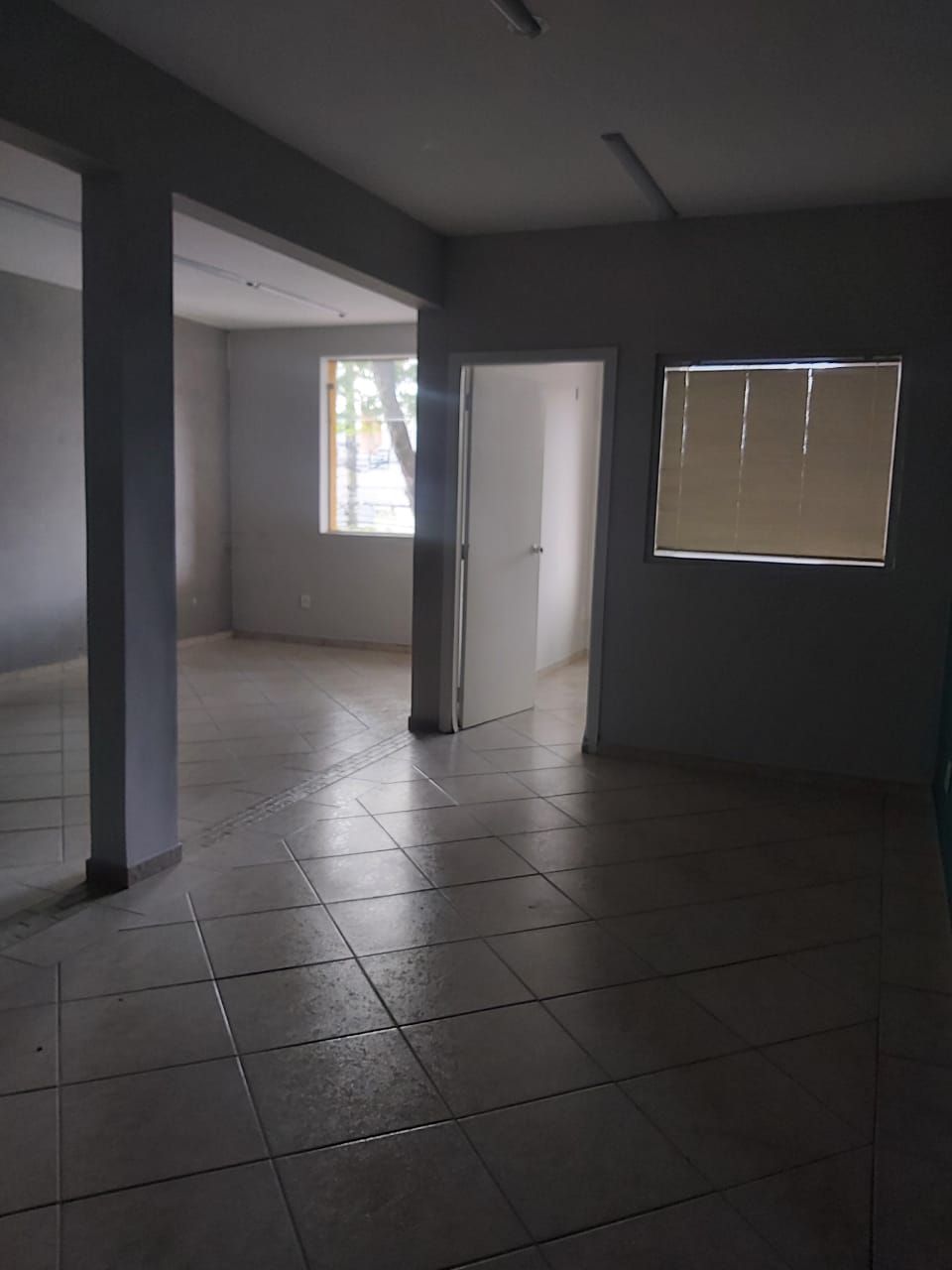 LOCAÇÃO / SALA COMERCIAL