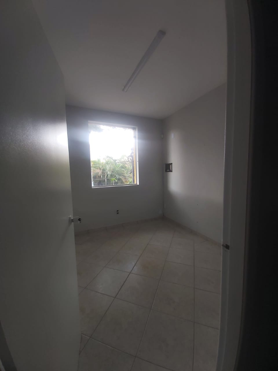 LOCAÇÃO / SALA COMERCIAL