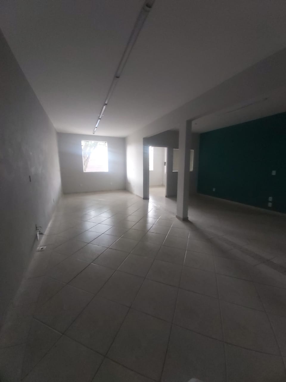 LOCAÇÃO / SALA COMERCIAL