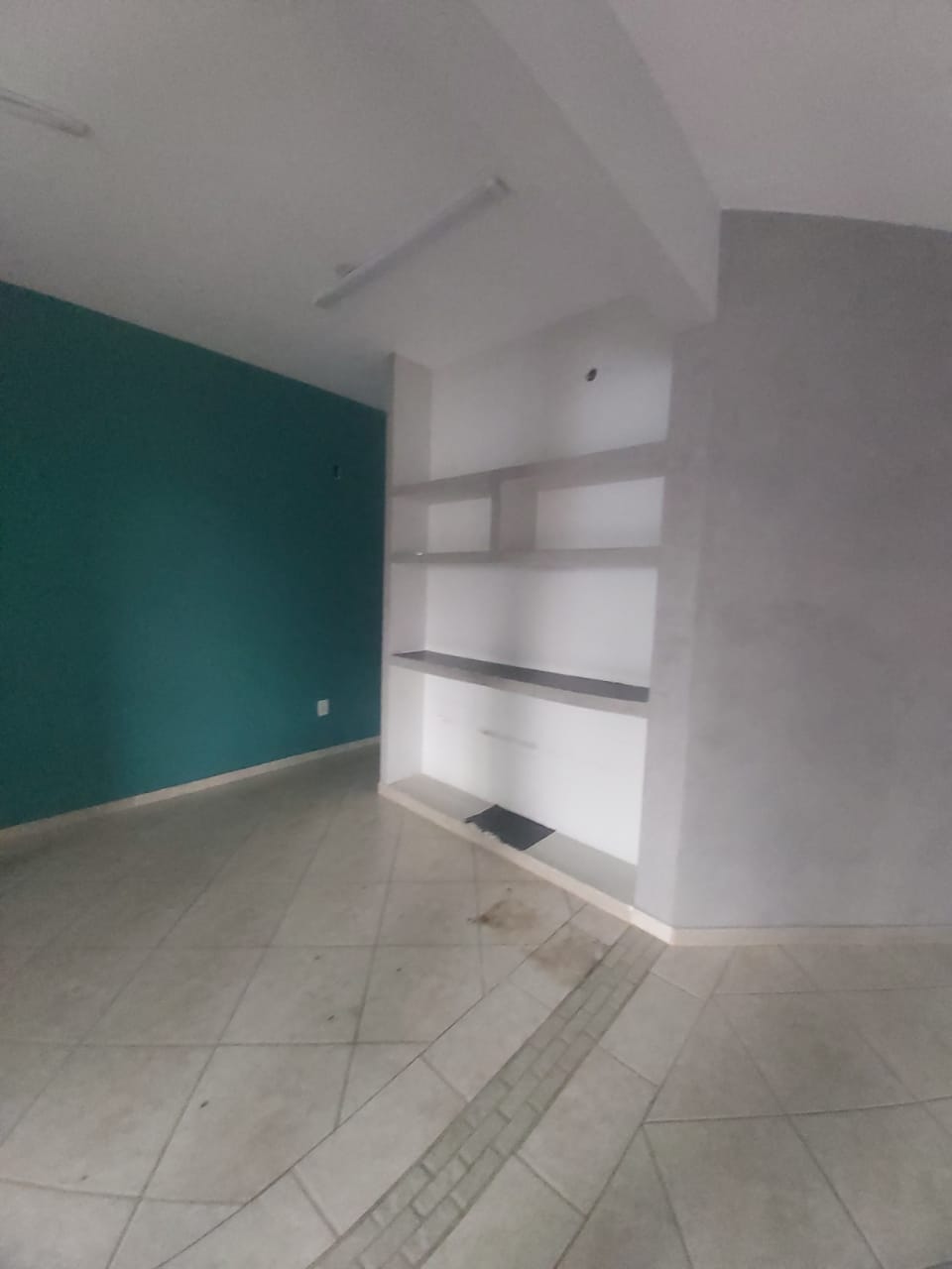 LOCAÇÃO / SALA COMERCIAL