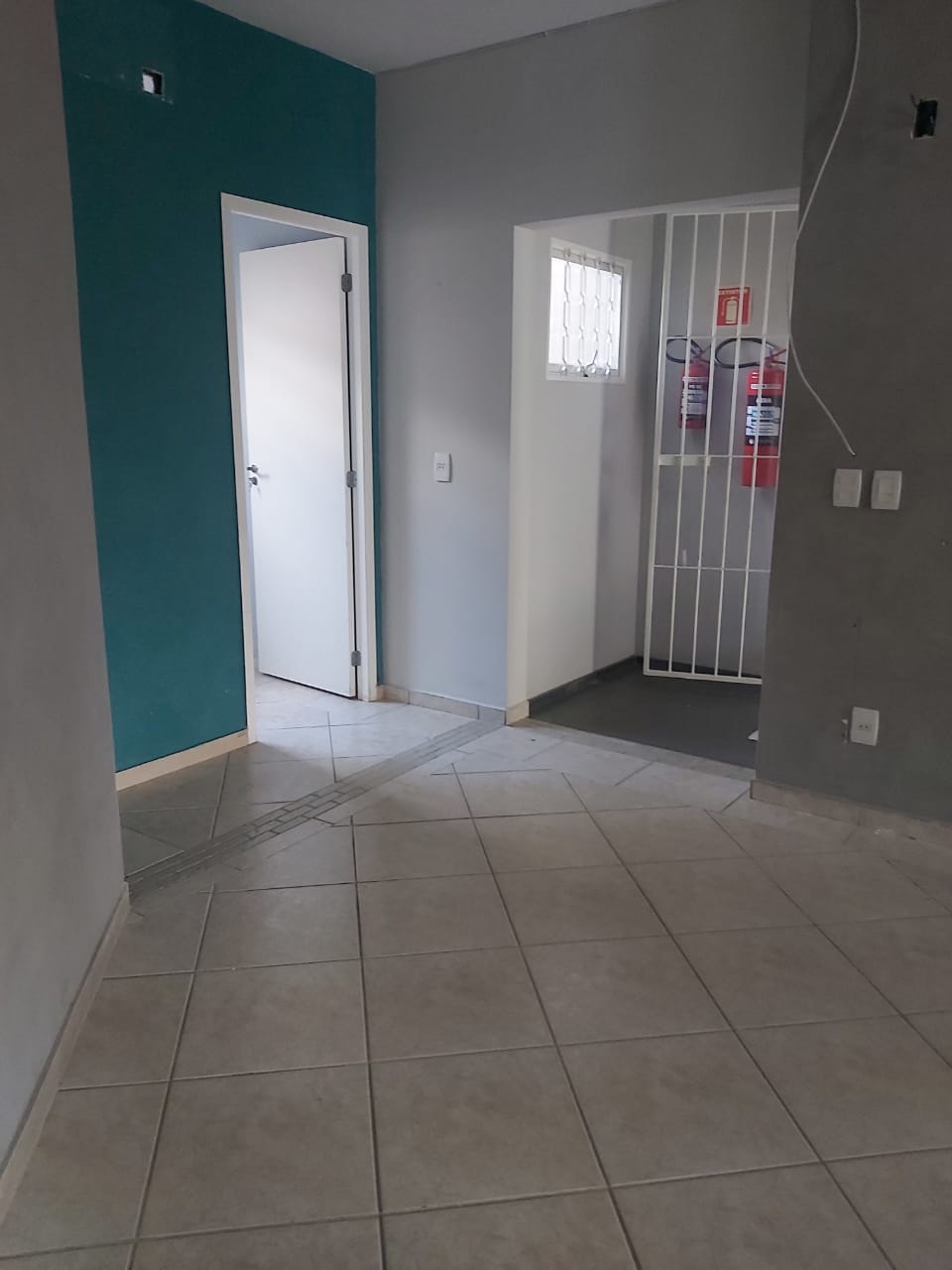 LOCAÇÃO / SALA COMERCIAL
