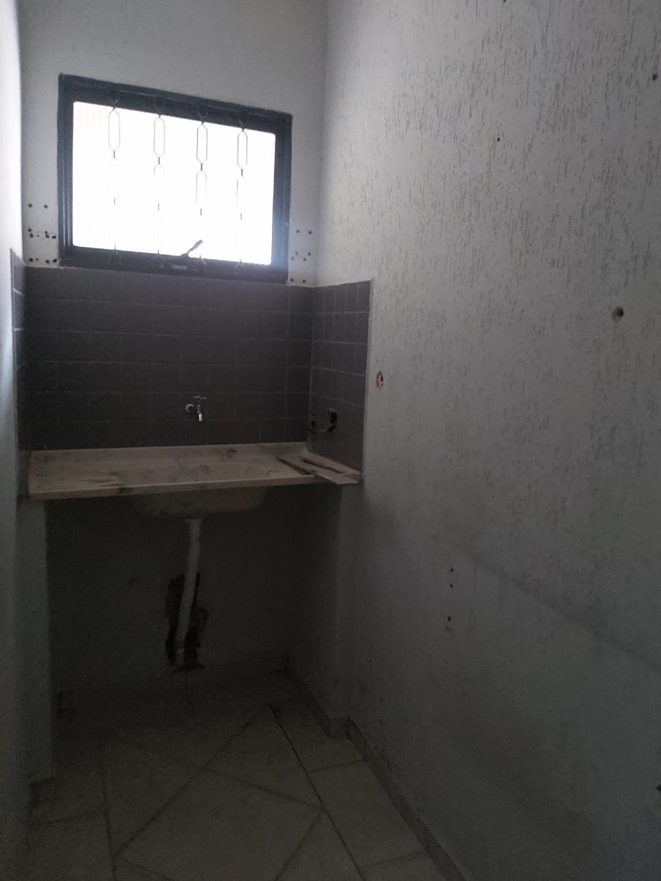 LOCAÇÃO / SALA COMERCIAL