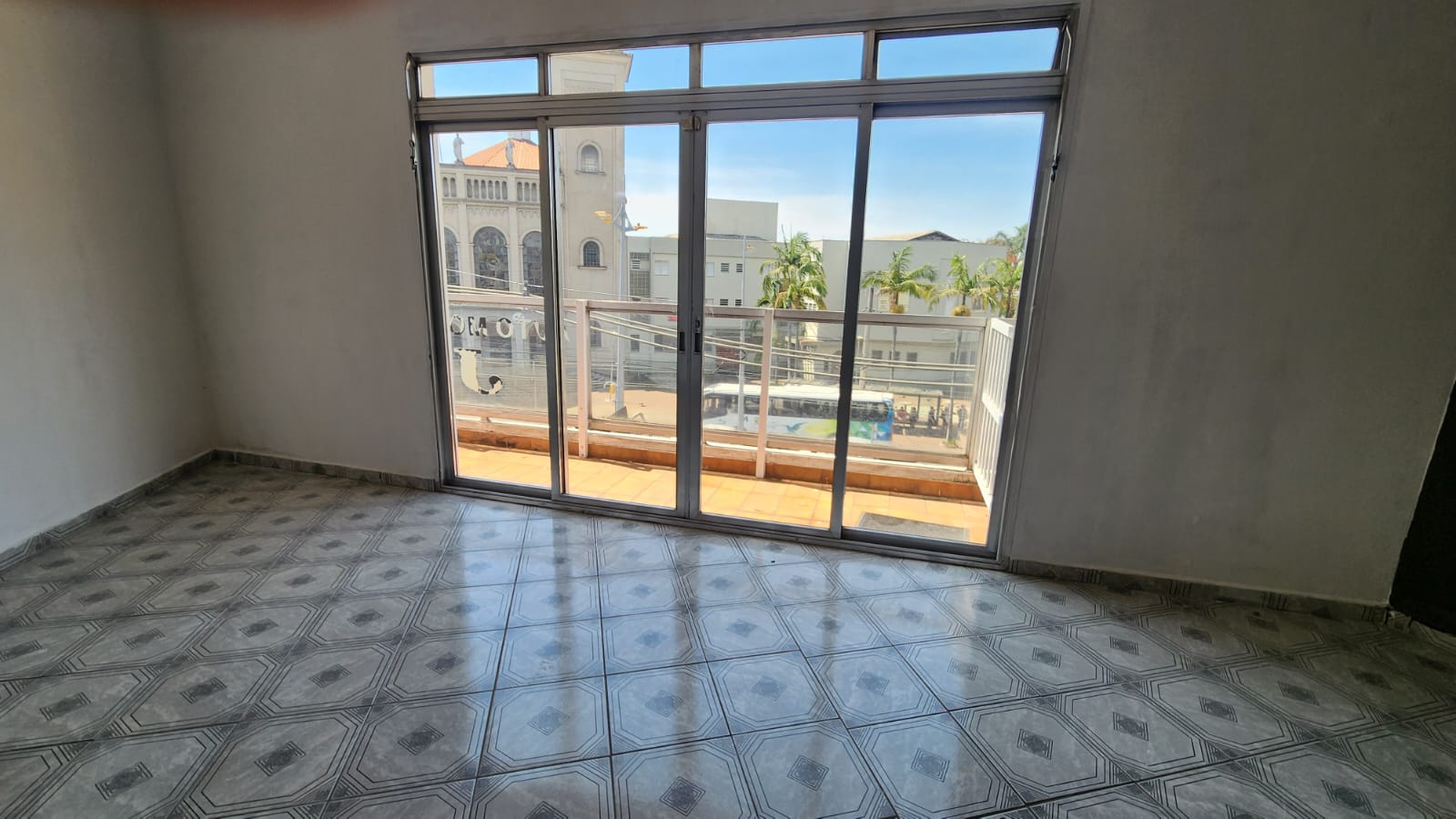 SALA COMERCIAL
