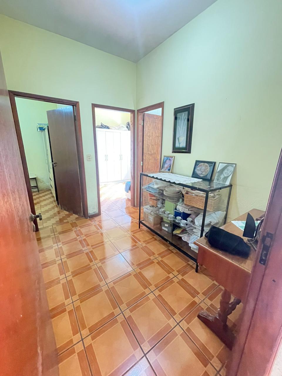 CASA Á VENDA - BAIRRO COSTA E SILVA