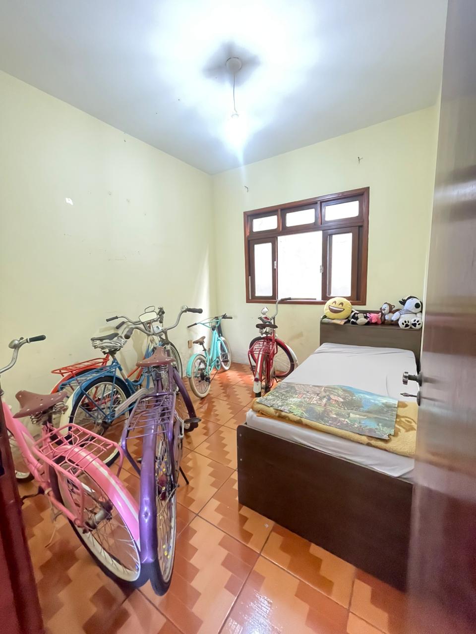 CASA Á VENDA - BAIRRO COSTA E SILVA