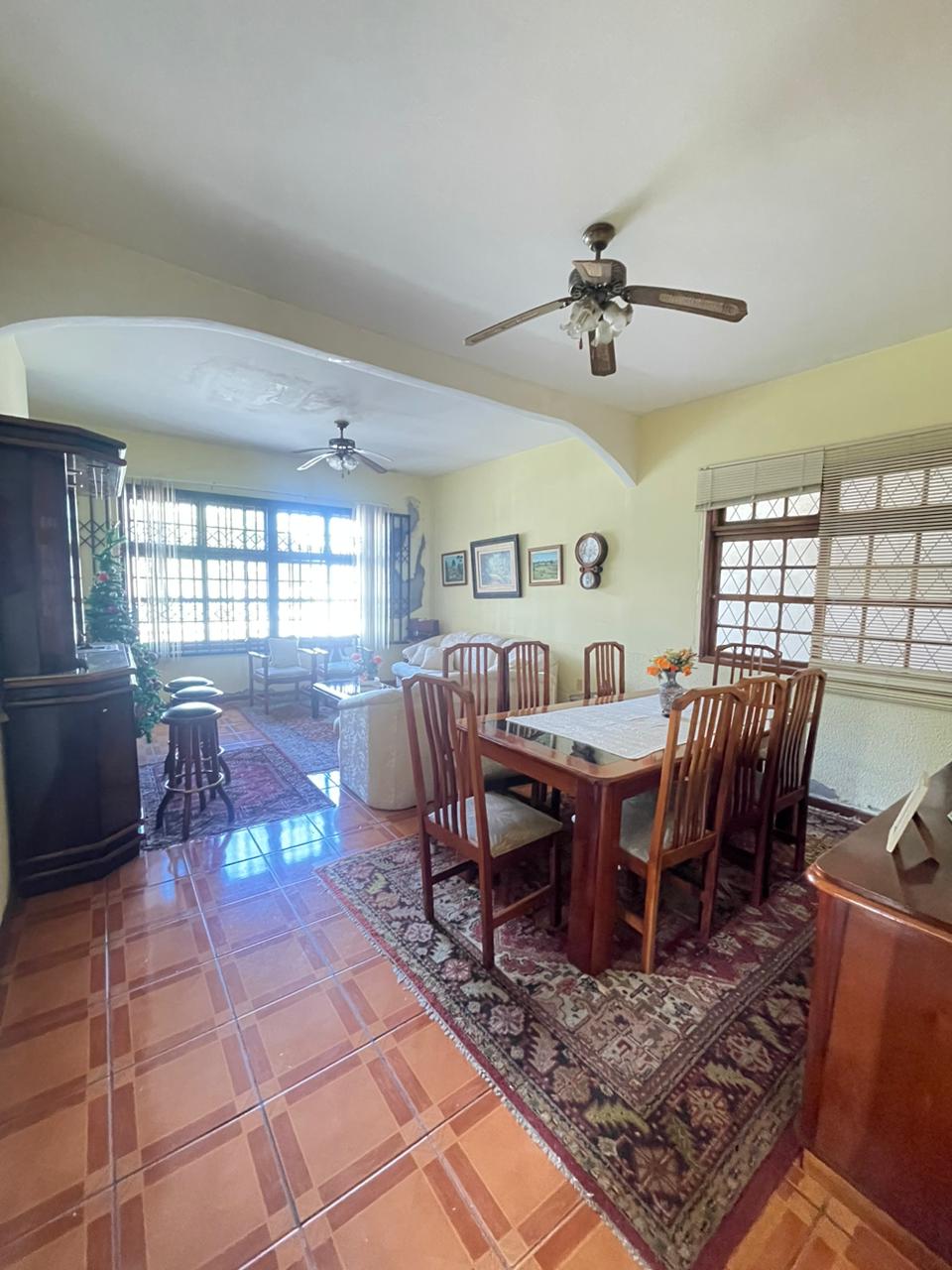 CASA Á VENDA - BAIRRO COSTA E SILVA