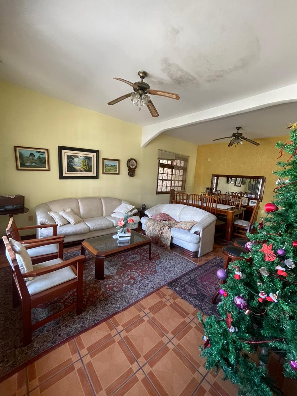 CASA Á VENDA - BAIRRO COSTA E SILVA