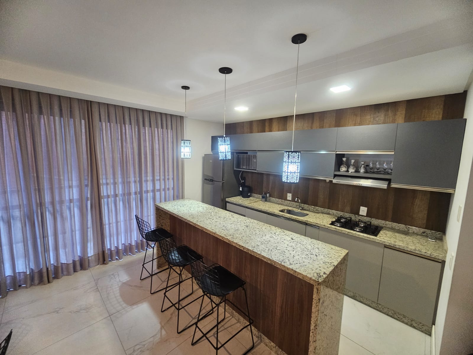 APARTAMENTO AMPLO Á VENDA - BAIRRO FLORESTA