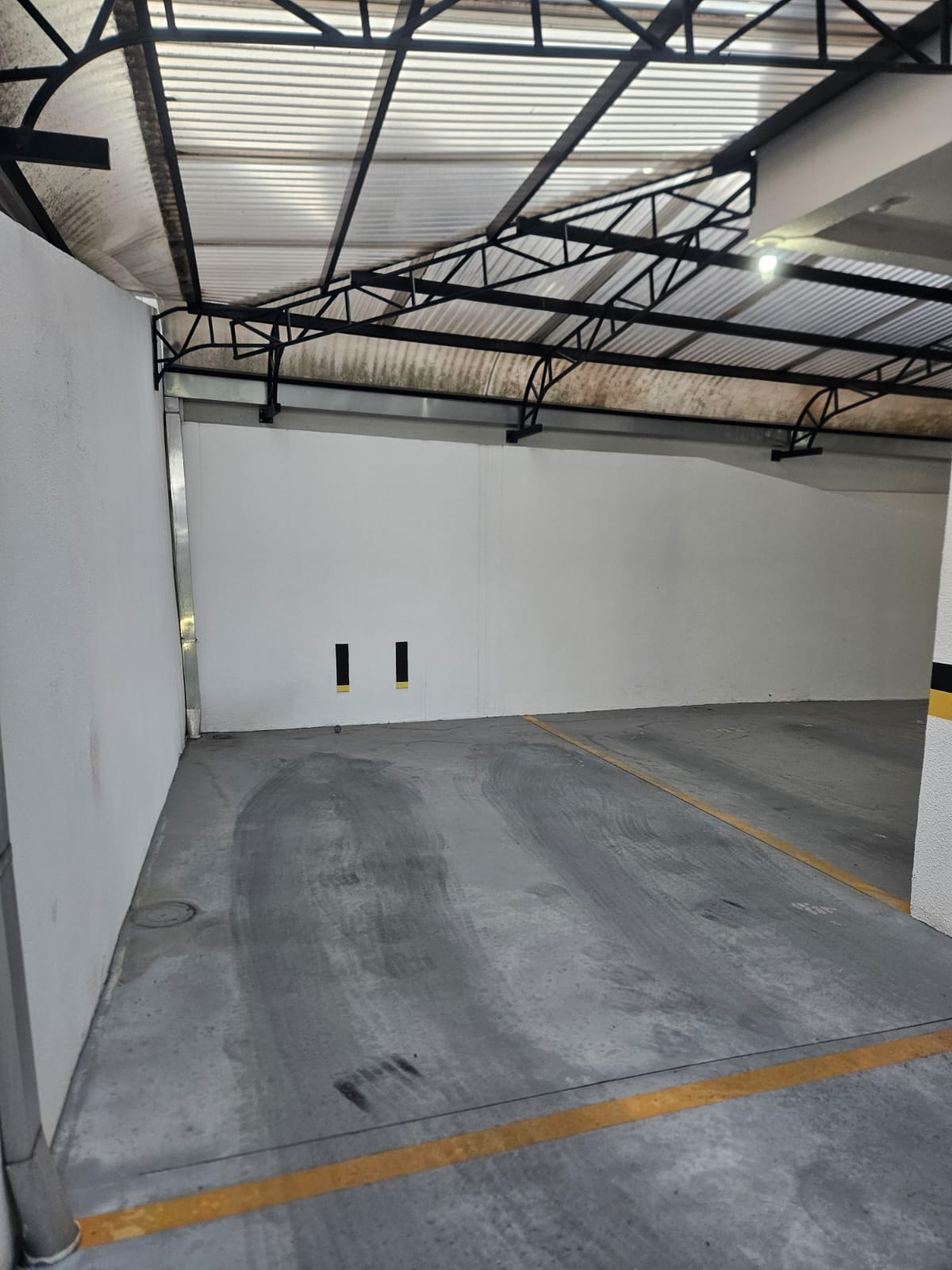 APARTAMENTO AMPLO Á VENDA - BAIRRO FLORESTA
