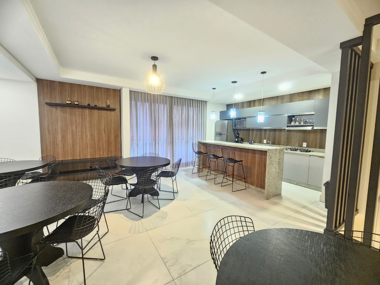 APARTAMENTO AMPLO Á VENDA - BAIRRO FLORESTA