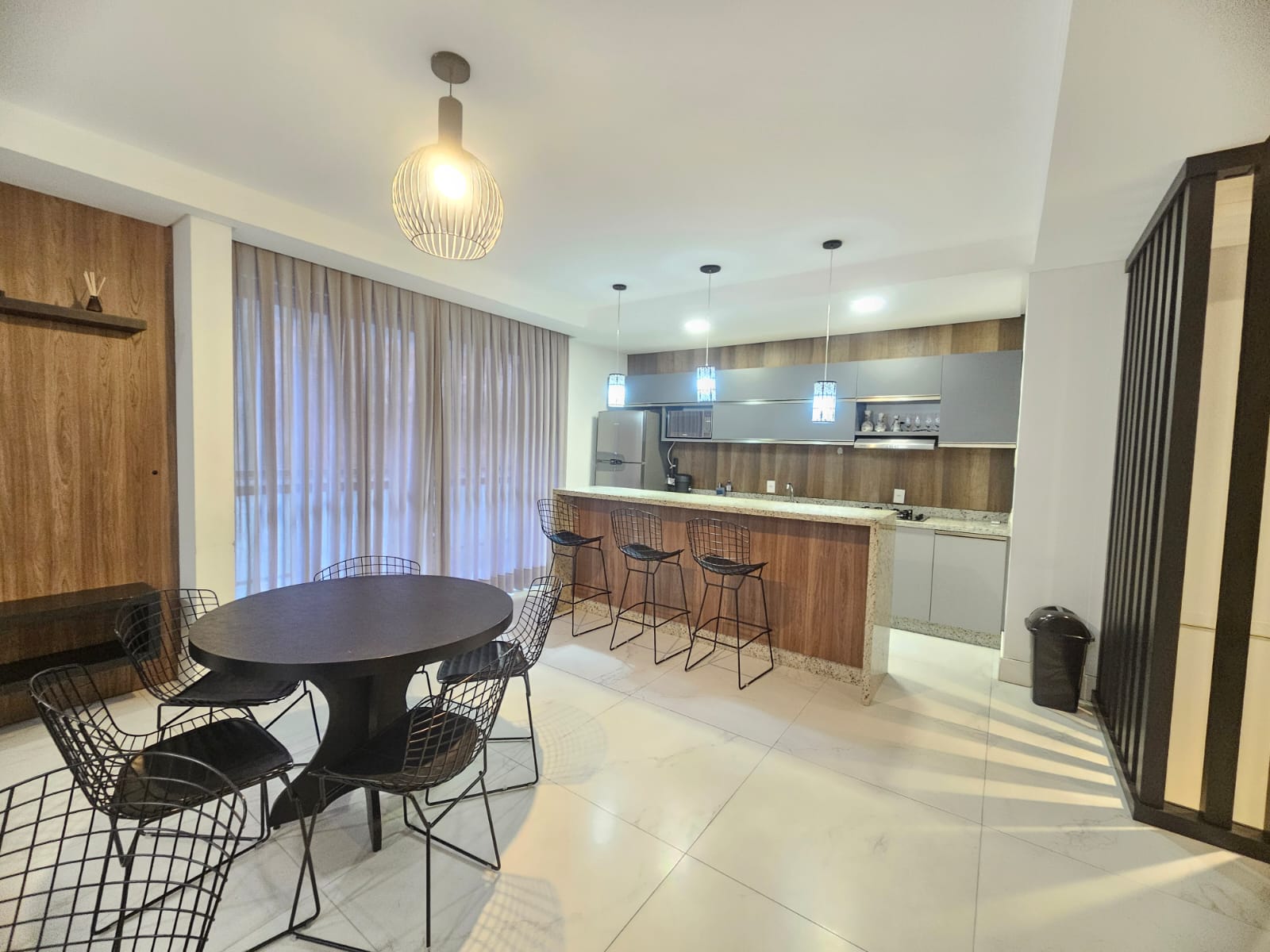 APARTAMENTO AMPLO Á VENDA - BAIRRO FLORESTA