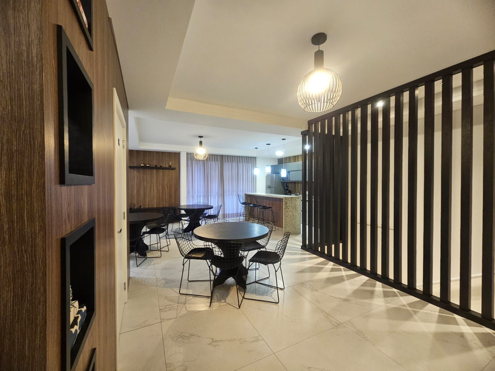 APARTAMENTO AMPLO Á VENDA - BAIRRO FLORESTA