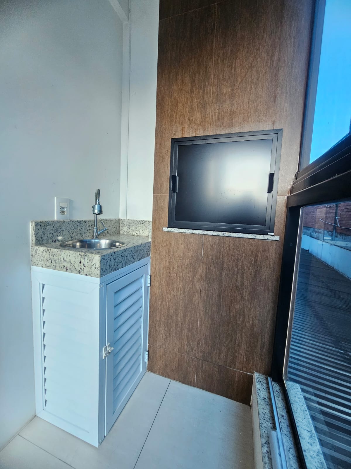 APARTAMENTO AMPLO Á VENDA - BAIRRO FLORESTA