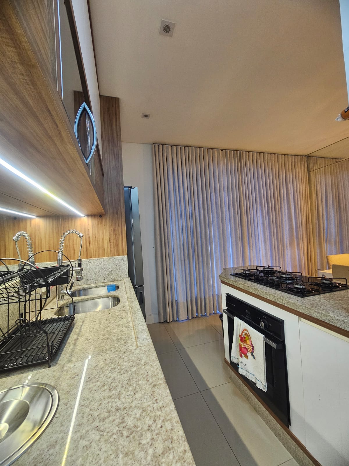 APARTAMENTO AMPLO Á VENDA - BAIRRO FLORESTA