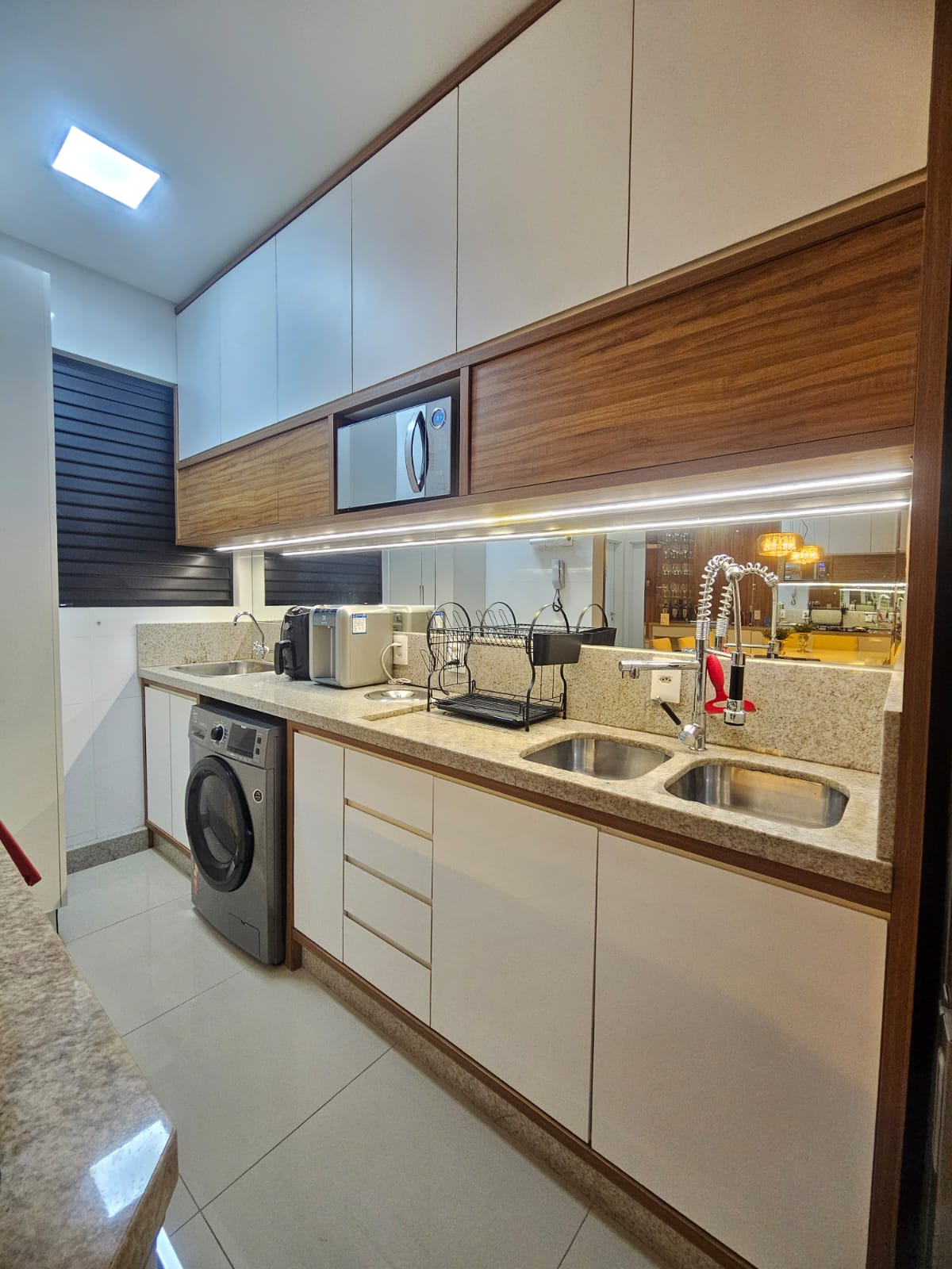 APARTAMENTO AMPLO Á VENDA - BAIRRO FLORESTA