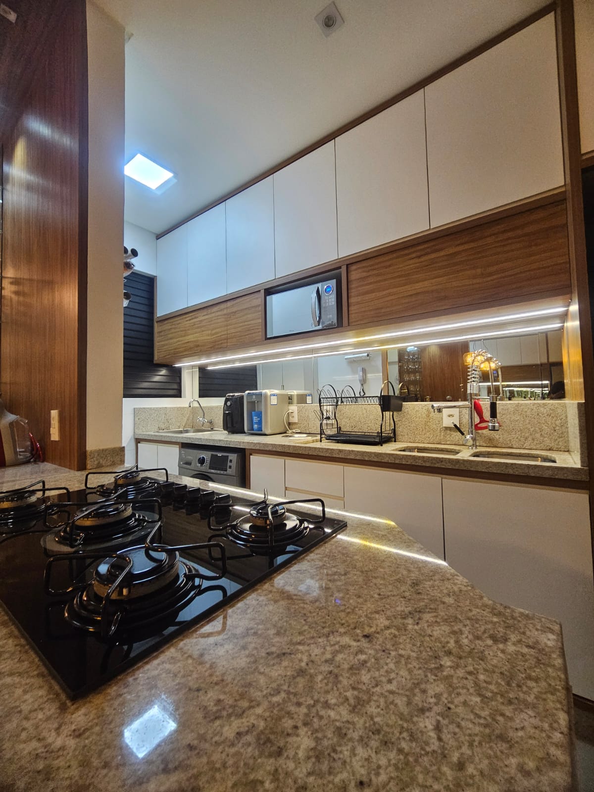 APARTAMENTO AMPLO Á VENDA - BAIRRO FLORESTA