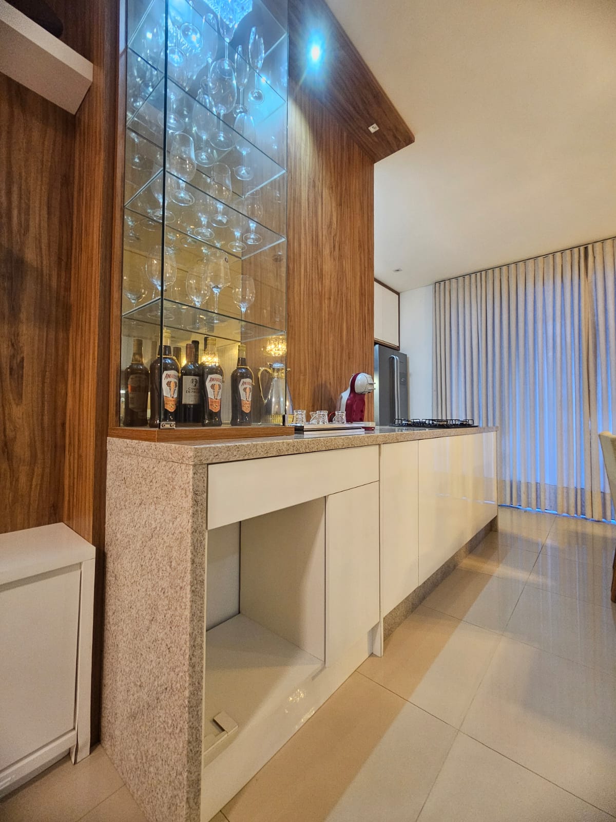APARTAMENTO AMPLO Á VENDA - BAIRRO FLORESTA