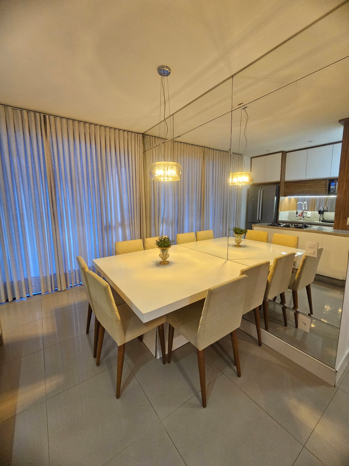 APARTAMENTO AMPLO Á VENDA - BAIRRO FLORESTA