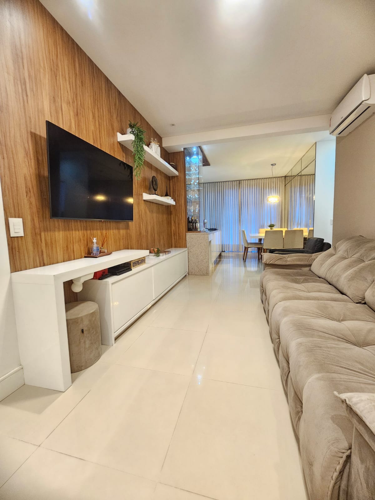 APARTAMENTO AMPLO Á VENDA - BAIRRO FLORESTA