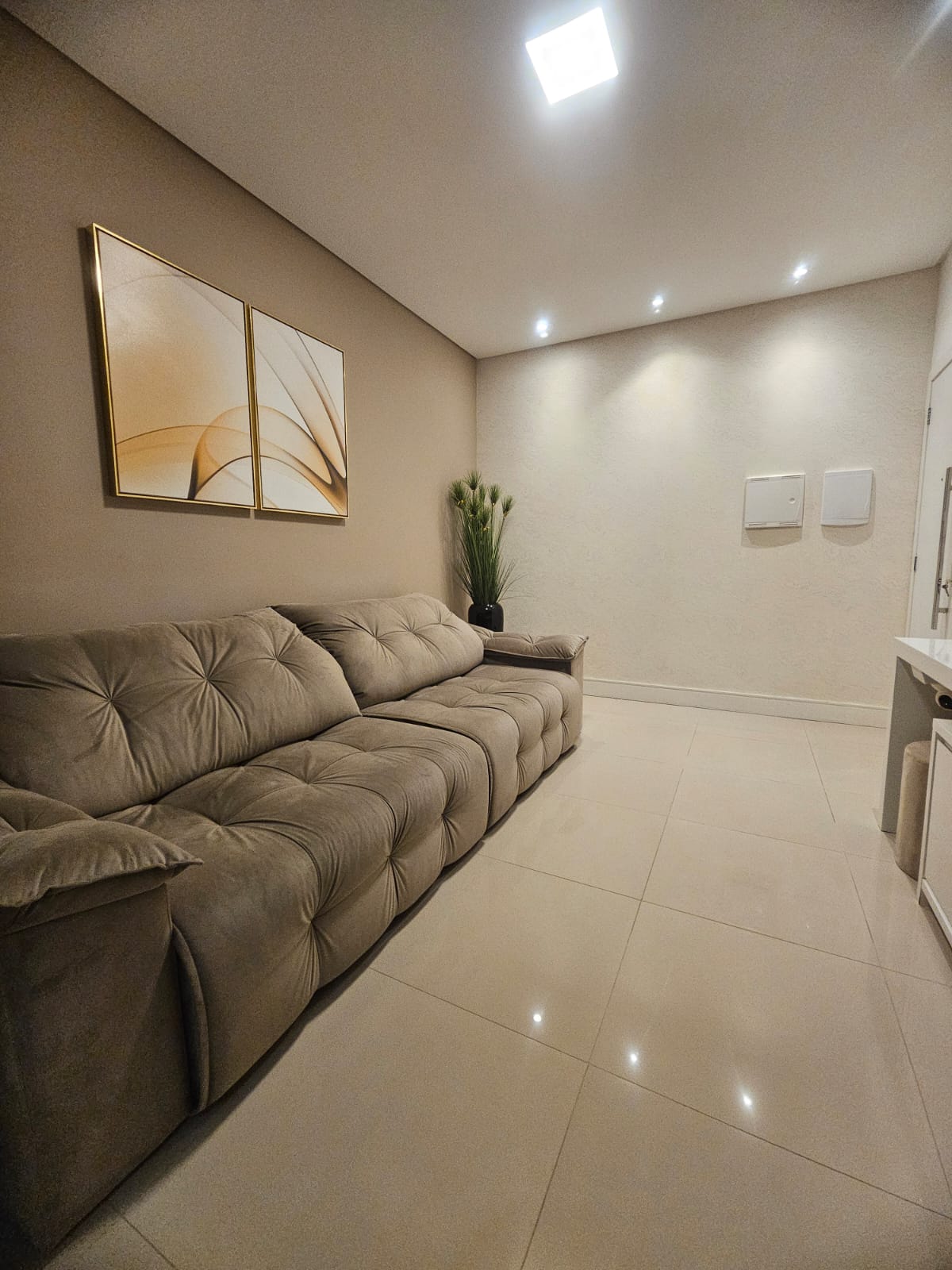 APARTAMENTO AMPLO Á VENDA - BAIRRO FLORESTA