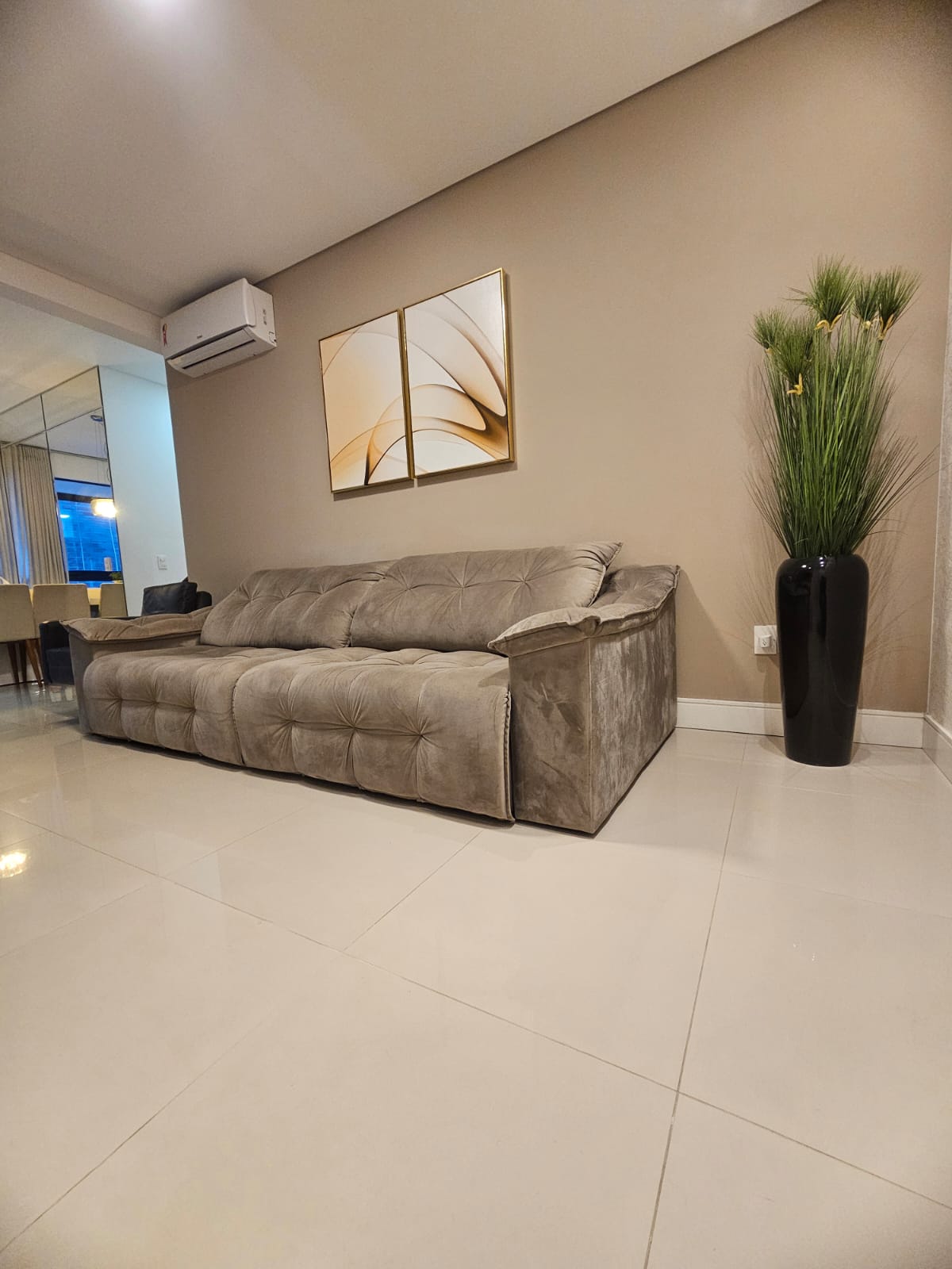 APARTAMENTO AMPLO Á VENDA - BAIRRO FLORESTA