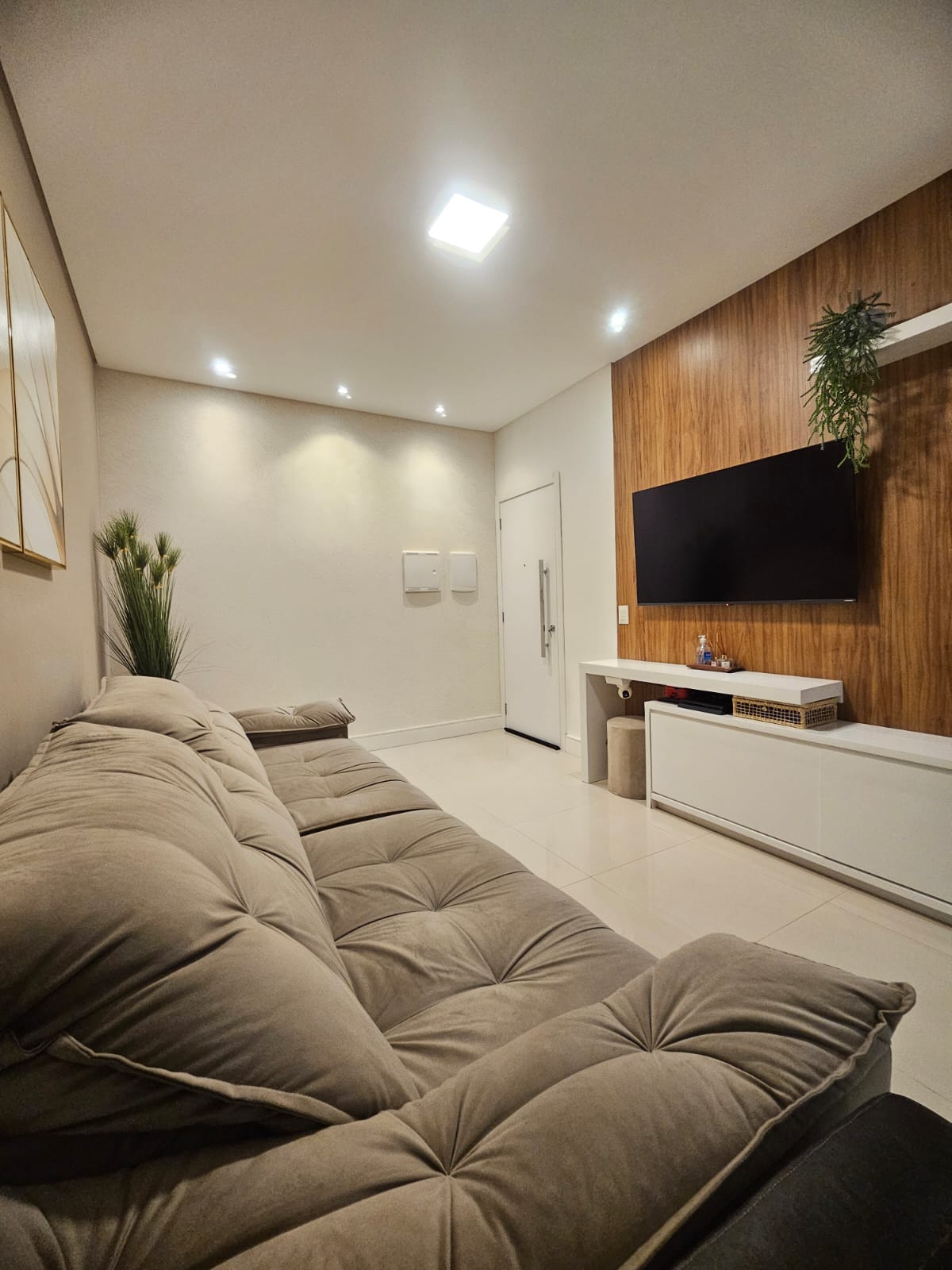 APARTAMENTO AMPLO Á VENDA - BAIRRO FLORESTA