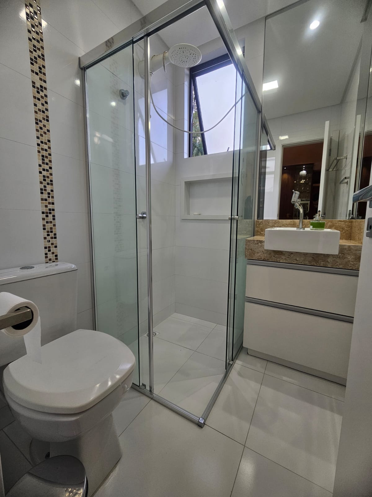 APARTAMENTO AMPLO Á VENDA - BAIRRO FLORESTA