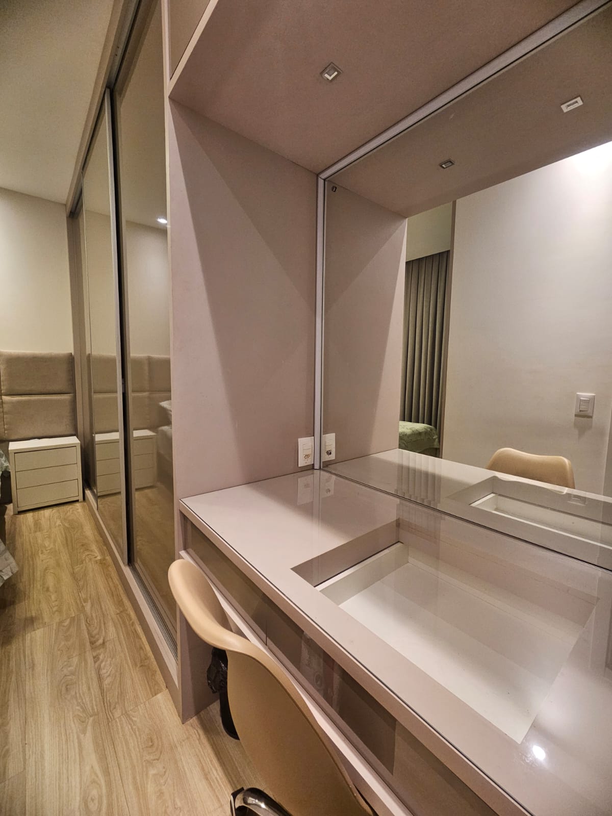 APARTAMENTO AMPLO Á VENDA - BAIRRO FLORESTA