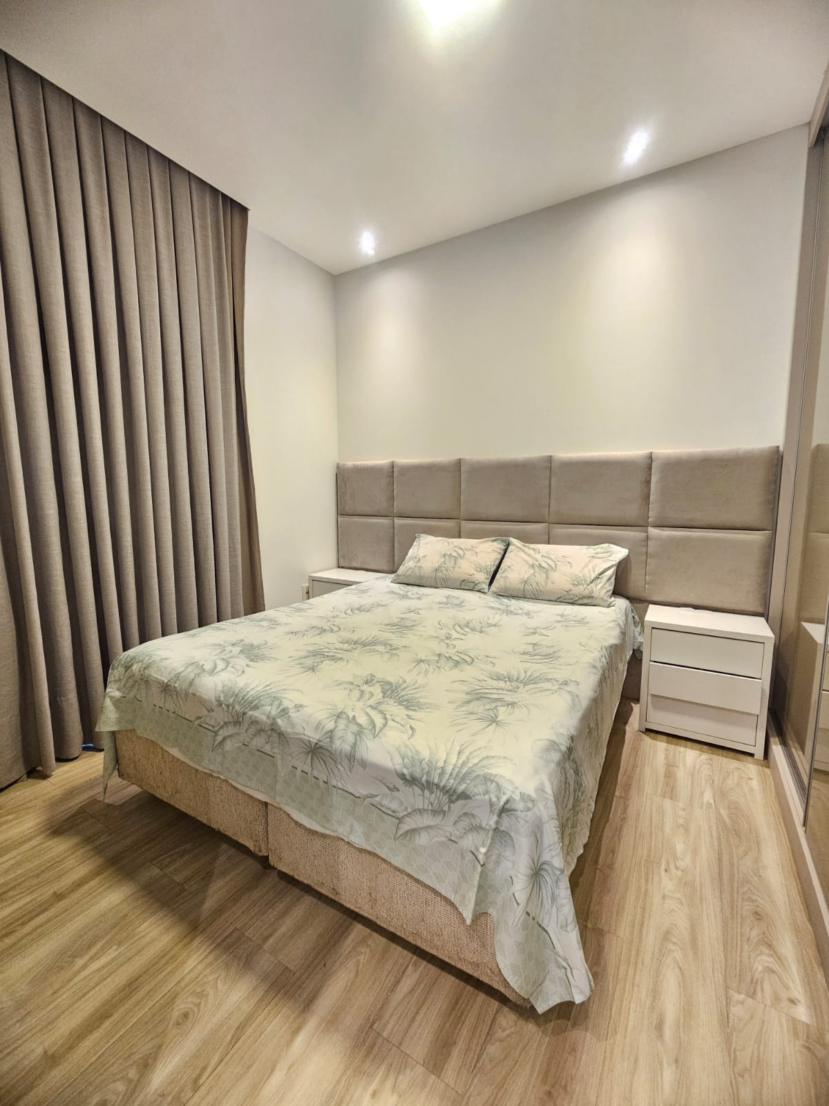 APARTAMENTO AMPLO Á VENDA - BAIRRO FLORESTA
