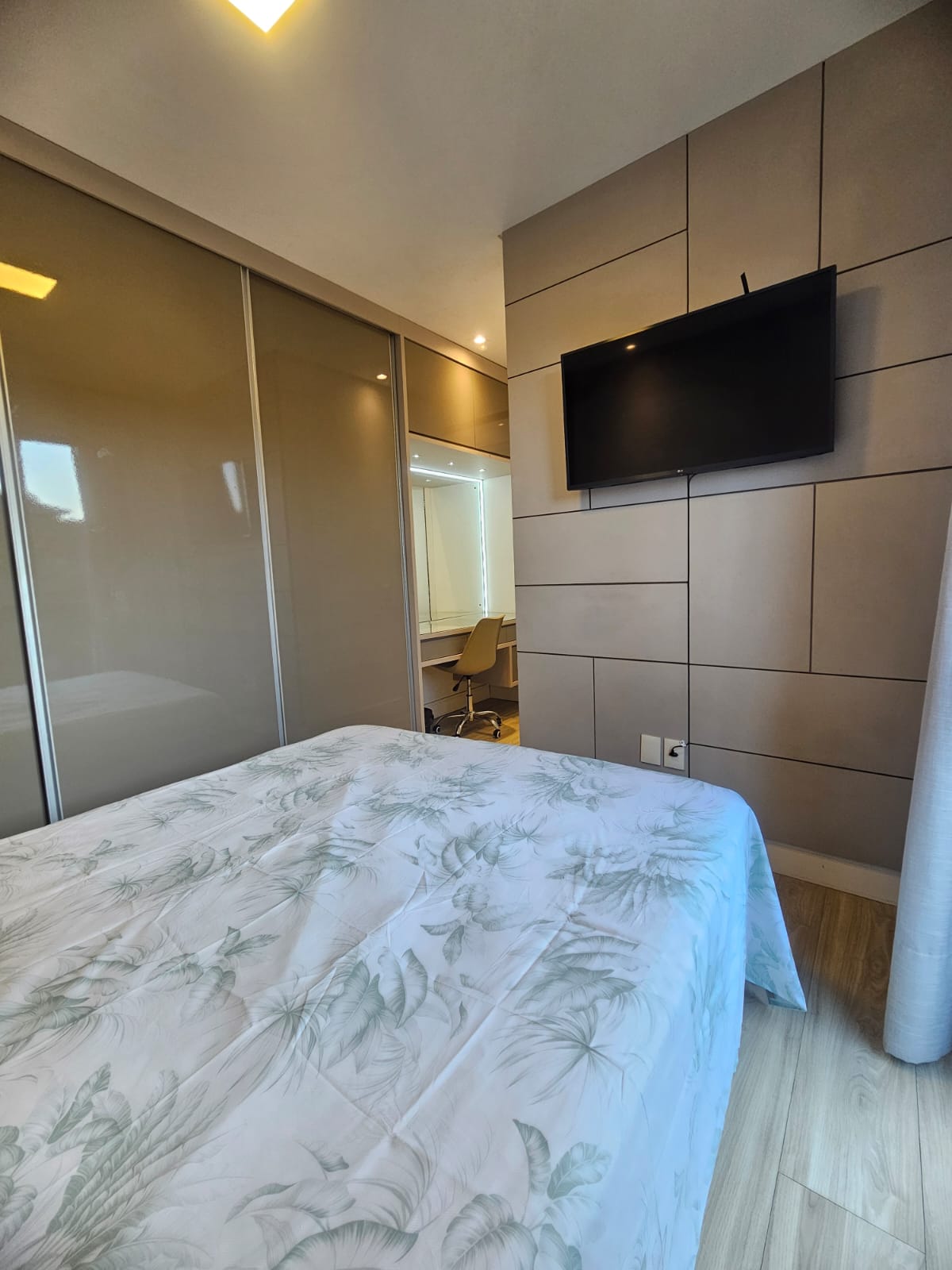 APARTAMENTO AMPLO Á VENDA - BAIRRO FLORESTA