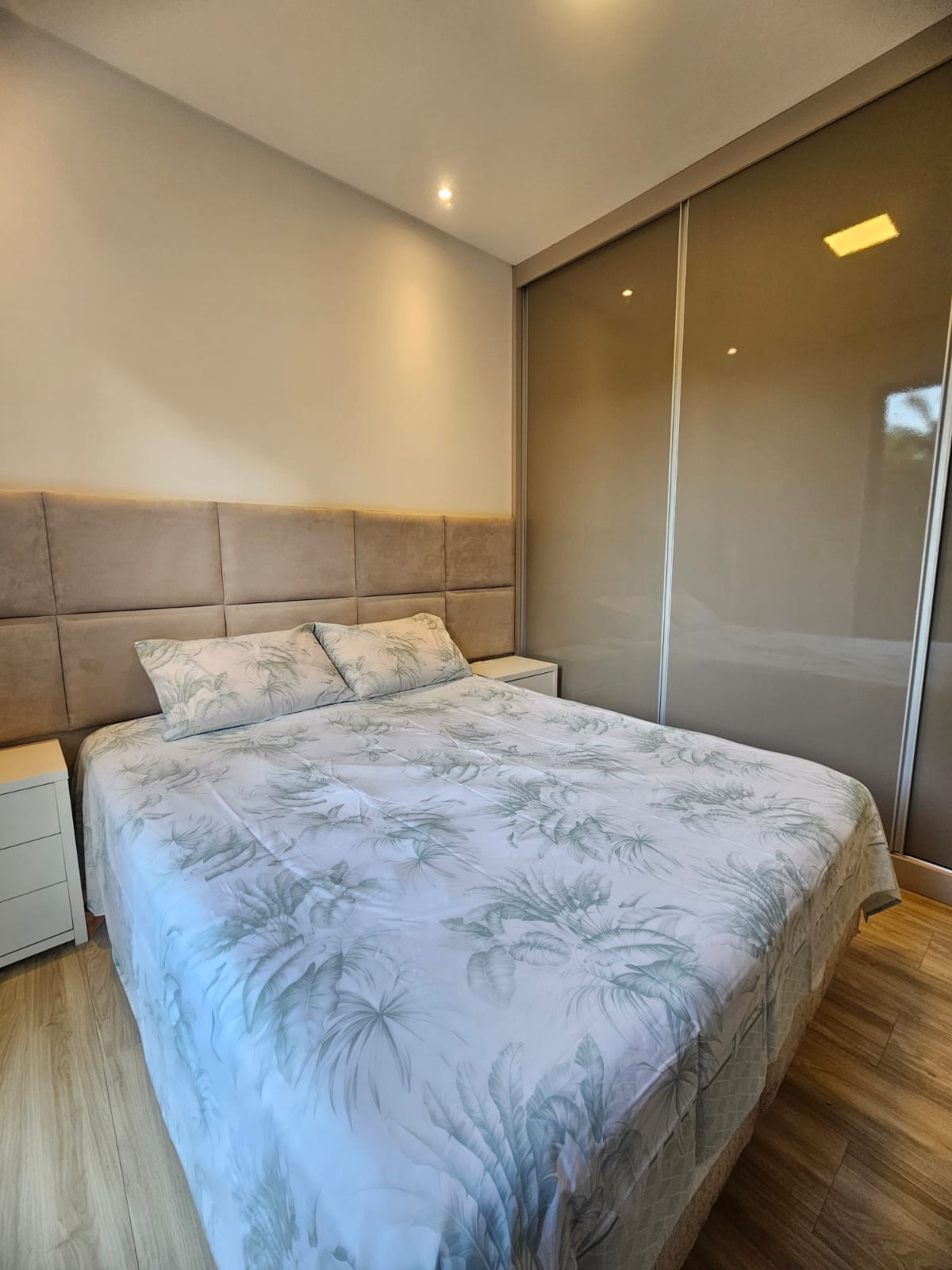 APARTAMENTO AMPLO Á VENDA - BAIRRO FLORESTA