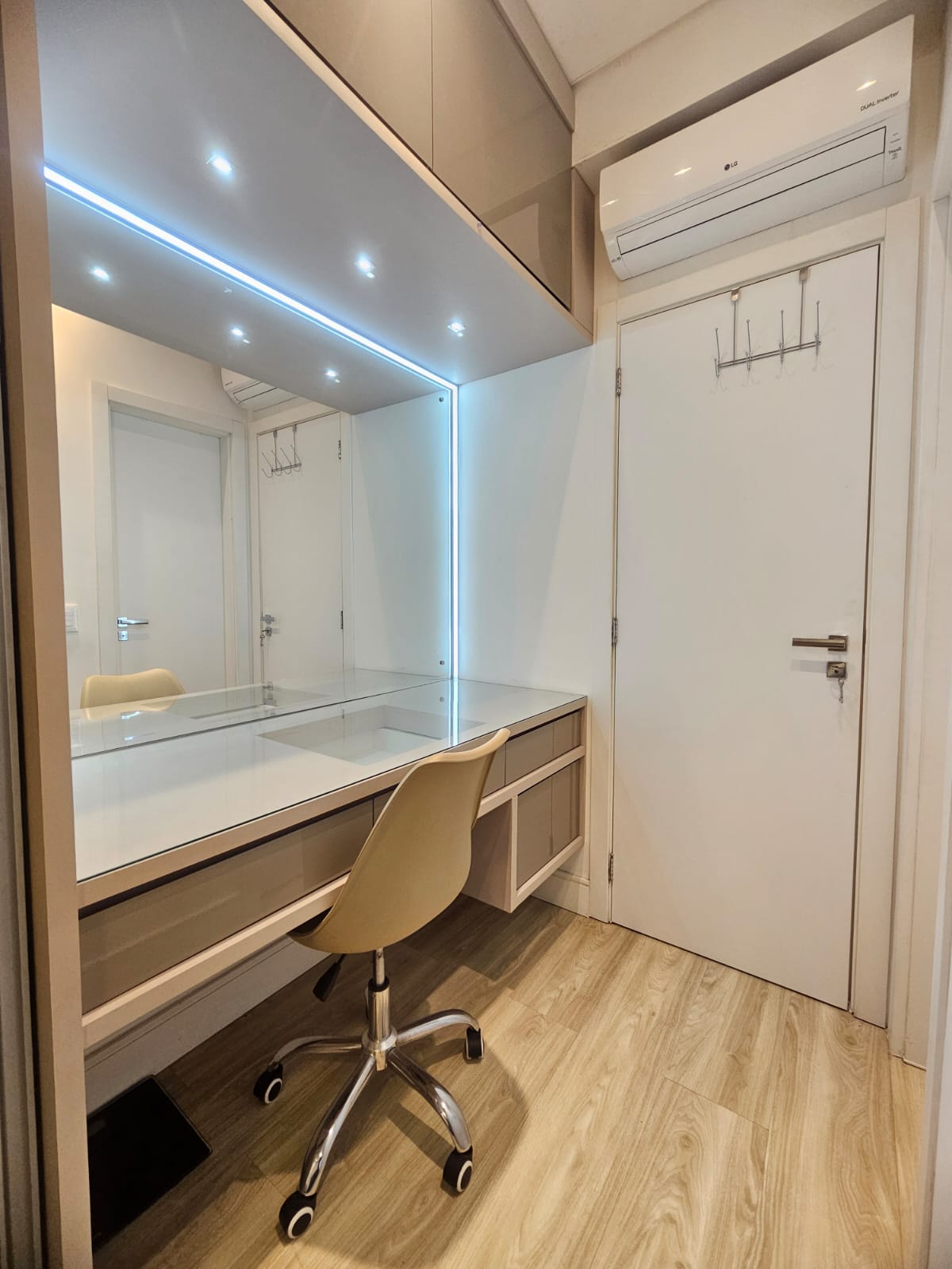 APARTAMENTO AMPLO Á VENDA - BAIRRO FLORESTA