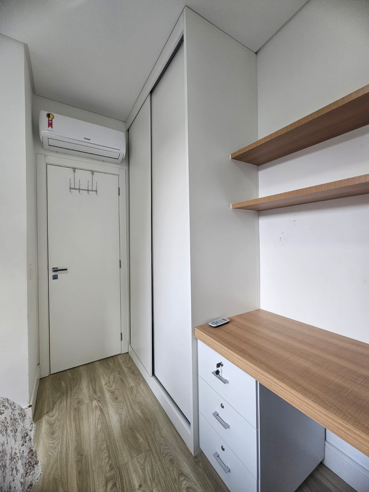 APARTAMENTO AMPLO Á VENDA - BAIRRO FLORESTA
