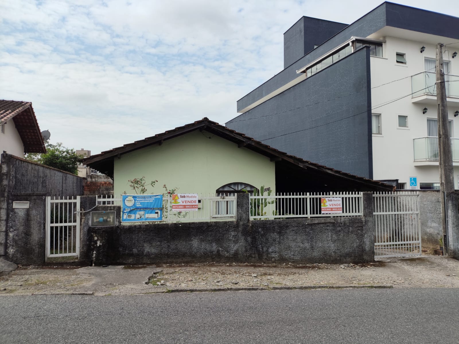 CASA A VENDA - BAIRRO COSTA E SILVA