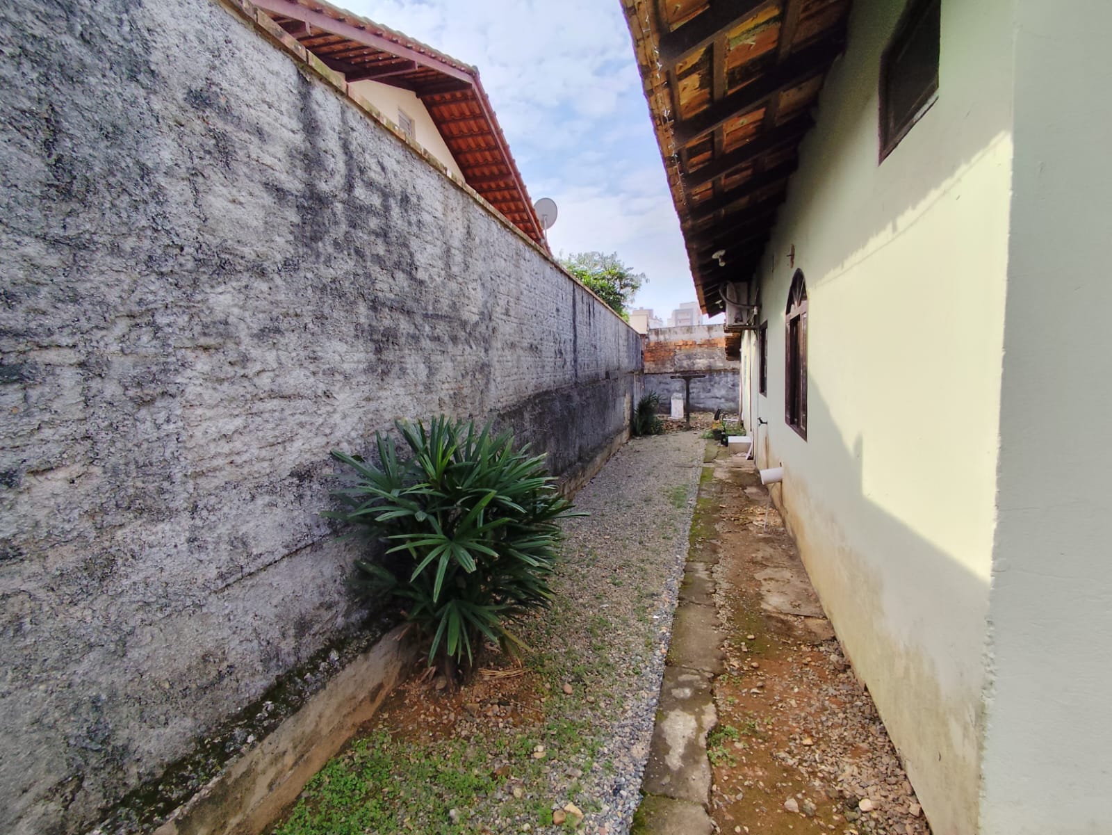 CASA A VENDA - BAIRRO COSTA E SILVA