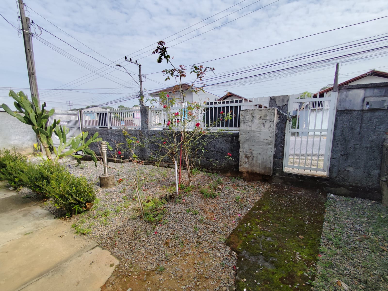CASA A VENDA - BAIRRO COSTA E SILVA
